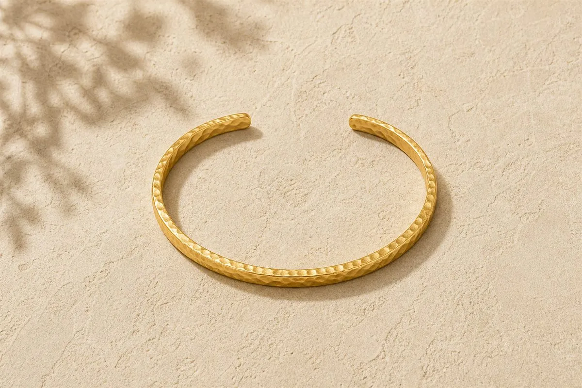 Iconic Bracelet Jonc Martelé Doré — Iconic